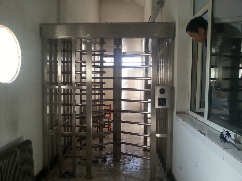 監(jiān)獄轉(zhuǎn)閘門禁