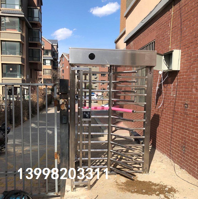 沈陽渾南小區(qū)轉(zhuǎn)閘防尾隨門門禁系統(tǒng)