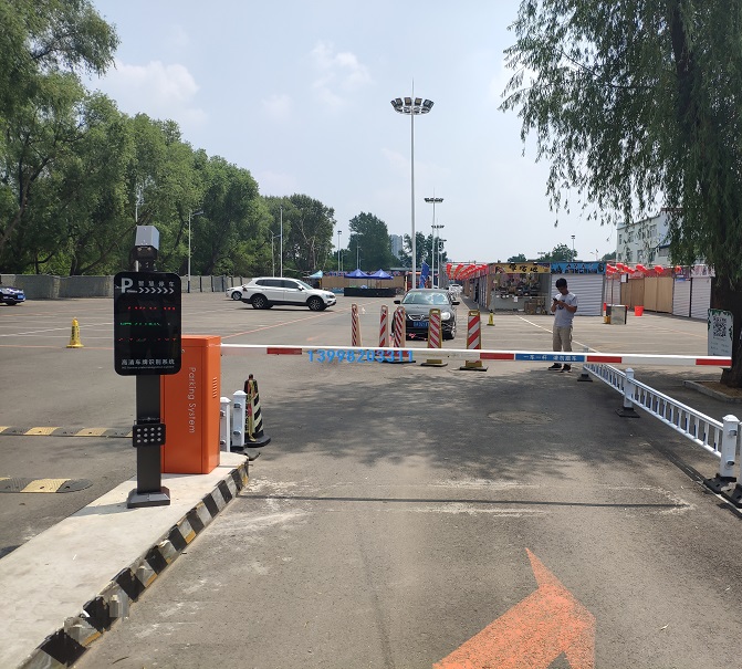 沈陽怒江夜市車牌識別道閘停車場系統(tǒng)改造