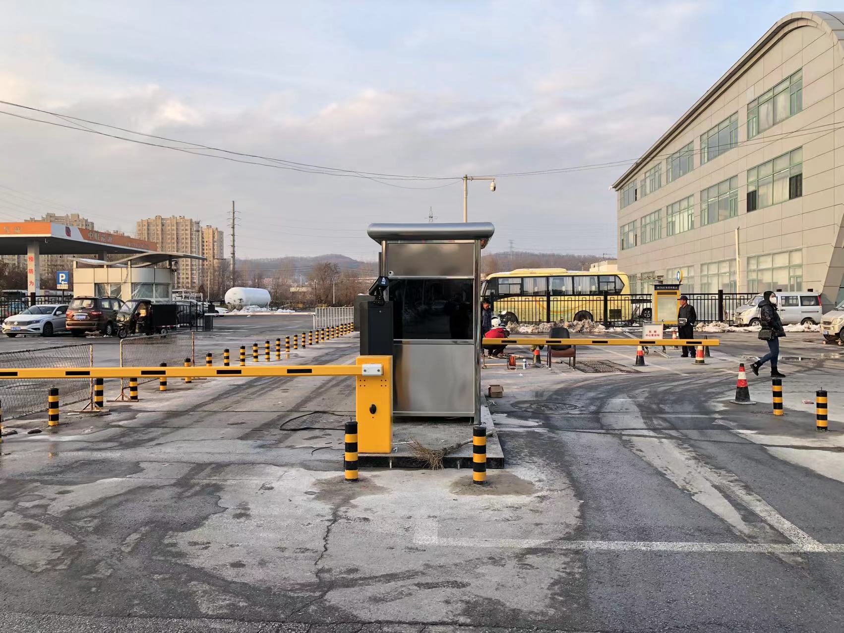 撫順市長(zhǎng)途客運(yùn)站安裝道閘車牌識(shí)別系統(tǒng)