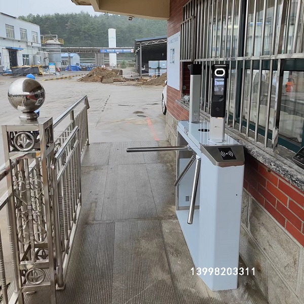 撫順某化工廠員工實名制通道閘門禁系統(tǒng)