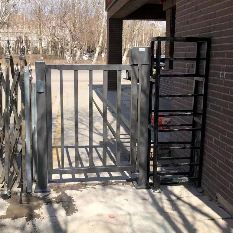 沈陽某學校職工進出口自動柵欄行人門