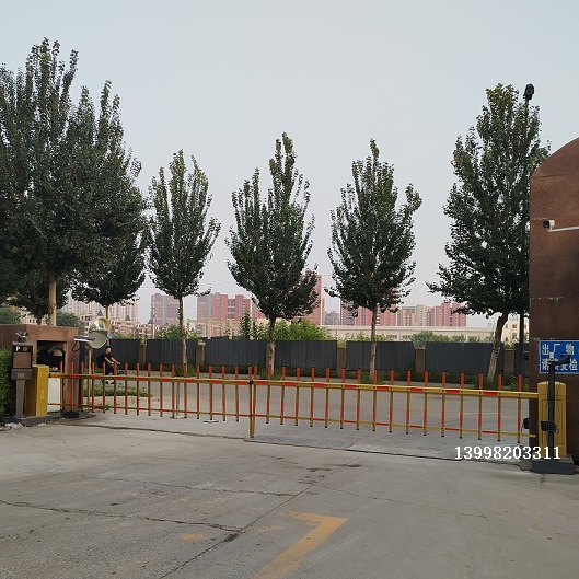 沈陽渾南土豪金柵欄道閘現(xiàn)場安裝13998203311