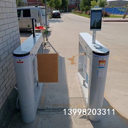 沈陽測溫型人臉識別一體機安裝現(xiàn)場圖片